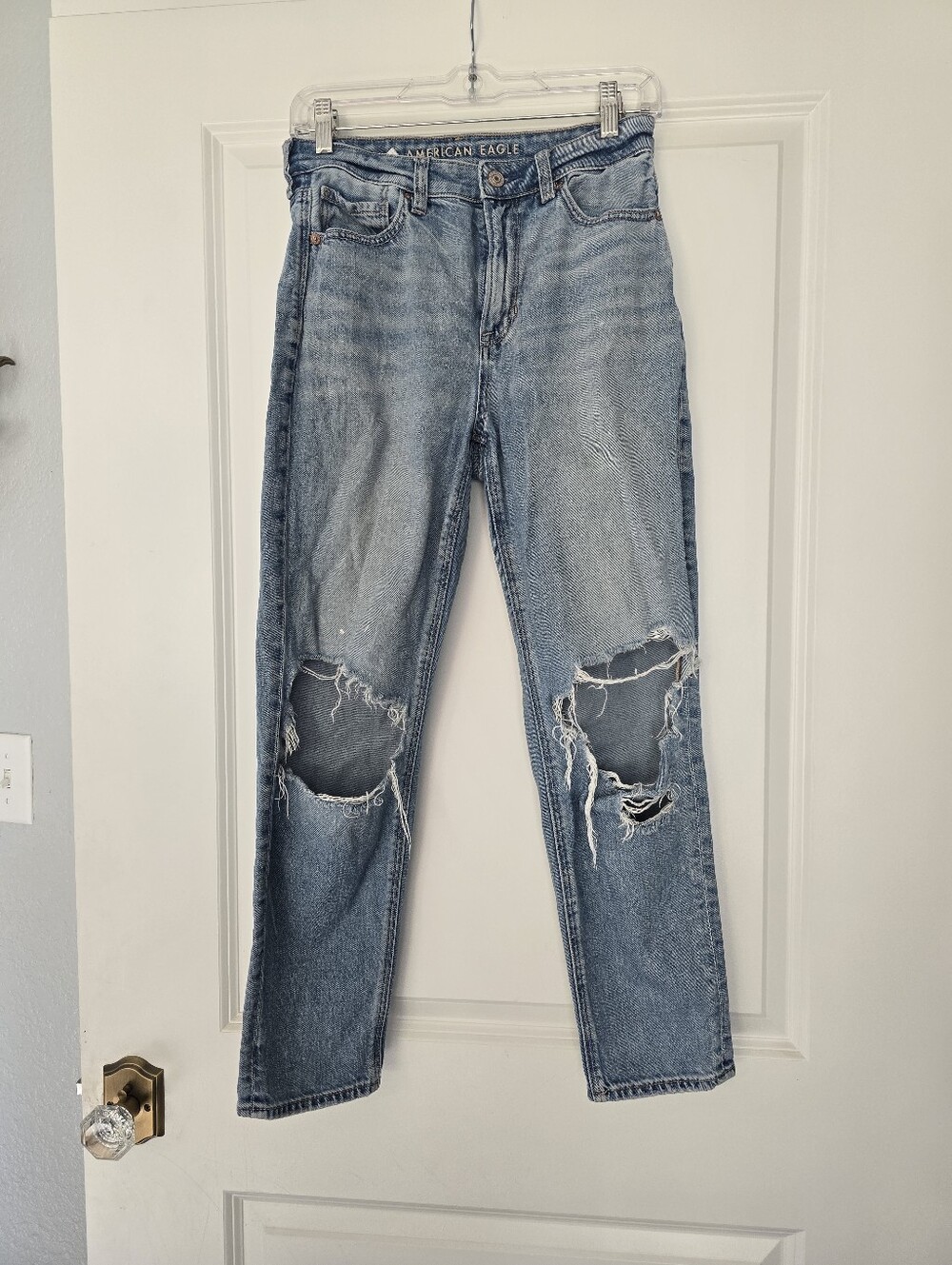 American Eagle Strigid Distressed Jeans